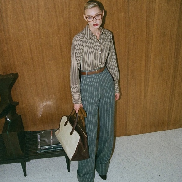 Helsa Pinstripe Poplin Fitted Shirt in Brown & Cream Stripe Size Small - Picture 3 of 9